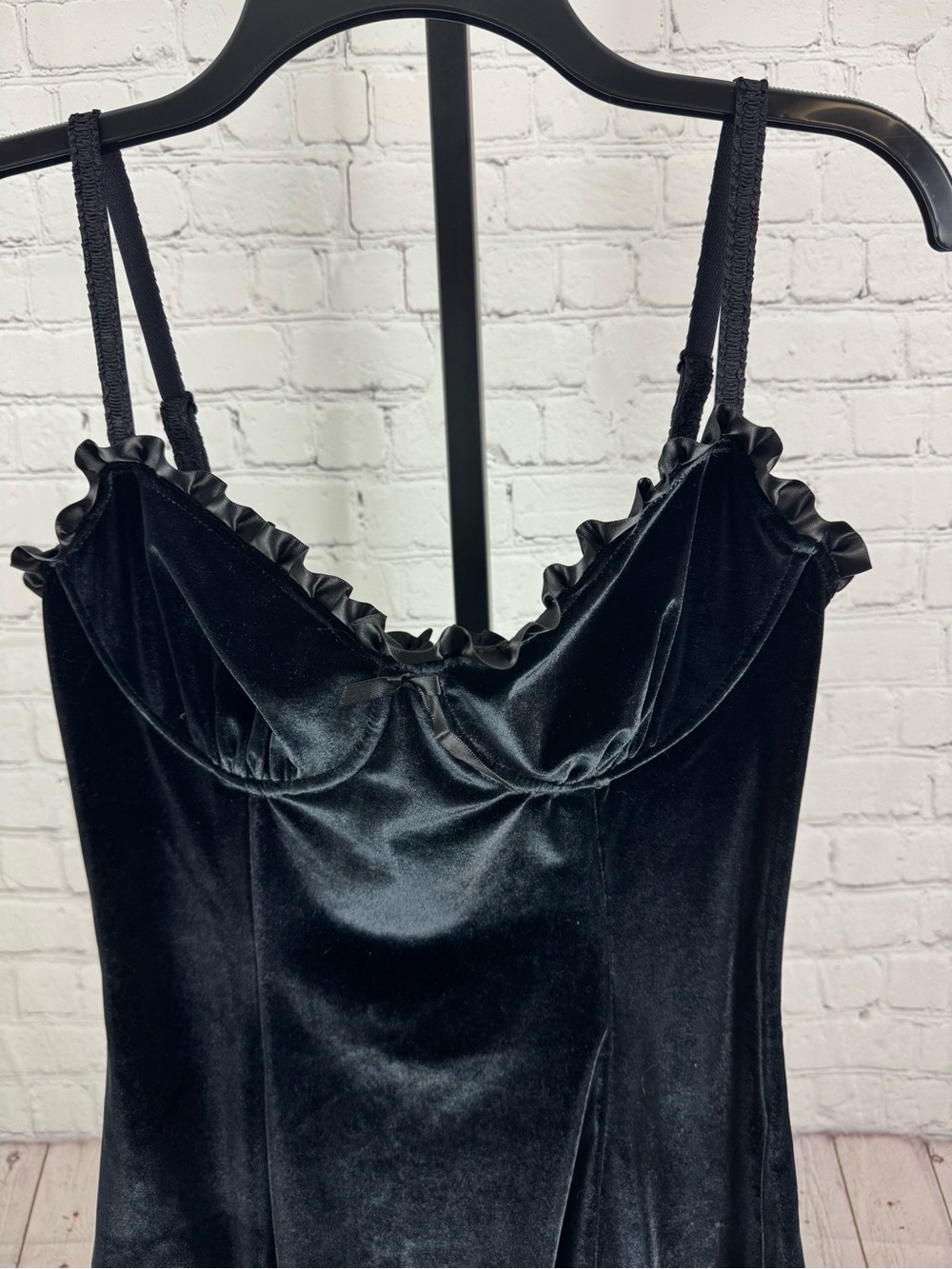 Widow Dolls Kill Black Velvet Lace Bottom Adjustable Straps Dress Size Medium - Picture 2 of 6
